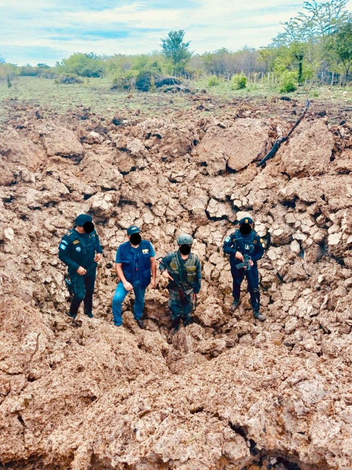 La pista fue destruida con explosivos. (Foto: Ministerio de Gobernación)