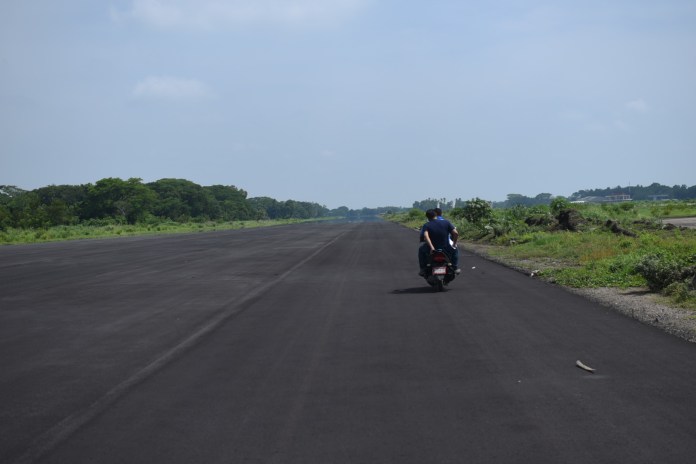 Lo que se ha hecho por el momento es recubrir la pista de concreto asfáltico. El contrato se firmó por Q522 millones, de los cuales ya se desembolsaron unos Q402 millones. Foto: La Hora / Fabricio Alonzo.