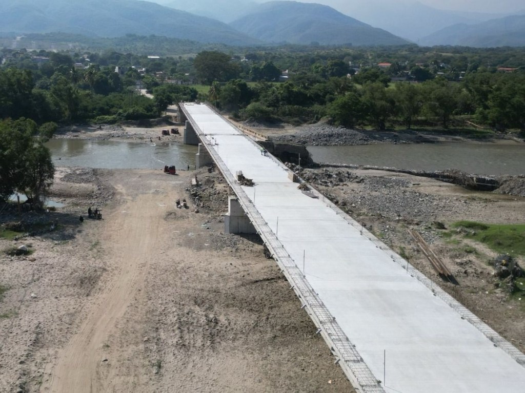Un puente en El Jícaro, El Progreso, que está pendiente de ser entregado. Foto: La Hora / SNIP. 