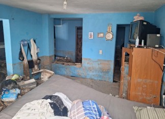 La noche del 10 de junio, debido a las fuertes lluvias y vientos se produjo en la zona 16 capitalina un socavamiento" Foto: Conred / La Hora.