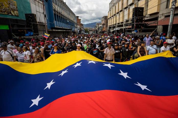 El Colegio Nacional de Periodistas (CNP) y el Sindicato Nacional de Trabajadores de la Prensa (SNTP) de Venezuela exigieron este viernes a las autoridades -civiles y militares- respetar el trabajo de sus agremiados 