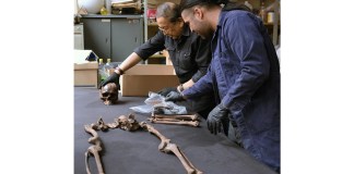 Fotografía cedida este lunes por el Instituto Nacional de Antropología e Historia (INAH), que muestra los restos de un humano prehispánico en Ciudad de México (México).
