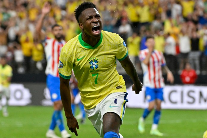 Vinicius Júnior celebra tras marcar el primer gol de Brasil ante Paraguay en el partido por el Grupo D de la Copa América, el viernes 28 de junio de 2024, en Las Vegas. (AP Foto/David Becker)