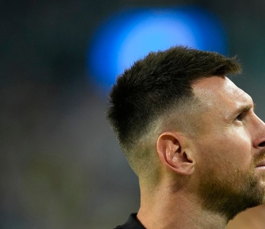 El delantero argentino Lionel Messi al final del partido contra Perú en la Copa América, el sábado 29 de junio de 2024, en Miami Gardens, Florida. (AP Foto/Rebecca Blackwell)
