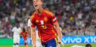 El español Dani Olmo celebra tras anotar el segundo gol de su selección en la semifinal de la Eurocopa ante Francia el martes 9 de julio del 2024. (AP Foto/Manu Fernandez)