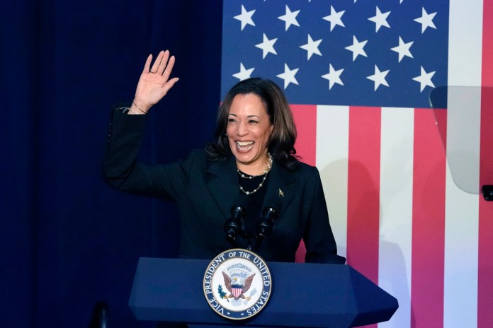 La vicepresidenta Kamala Harris llega a un evento de campaña, el miércoles 17 de julio de 2024, en Kalamazoo, Michigan. (Foto AP/Carlos Osorio)