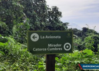 "Cuerpos de Socorro realizan búsqueda de una avioneta extraviada en las faldas del Volcán de Agua", Foto: Bomberos Municipales / La Hora.