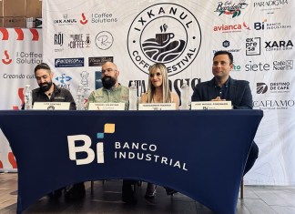 Organizadores y patrocinadores de la IV edición de Ixkanul Coffee Festival. Foto La Hora / Daniel Ramírez