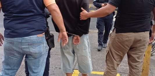 Autoridades trasladan al cuarto detenido dentro del caso por la muerte de Farruko Pop a Torre de Tribunales. Foto: PNC