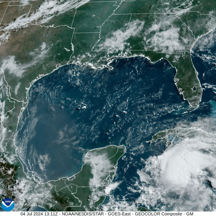 Imagen satelital del huracán Beryl acercándose a la Península de Yucatán. (Foto: NOAA)