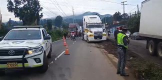 Debido al accidente de un tráiler en la carretera Interamericana, se estableció un carril reversible a partir de km 37 hasta el 40, con dirección a Occidente. (Captura de video)