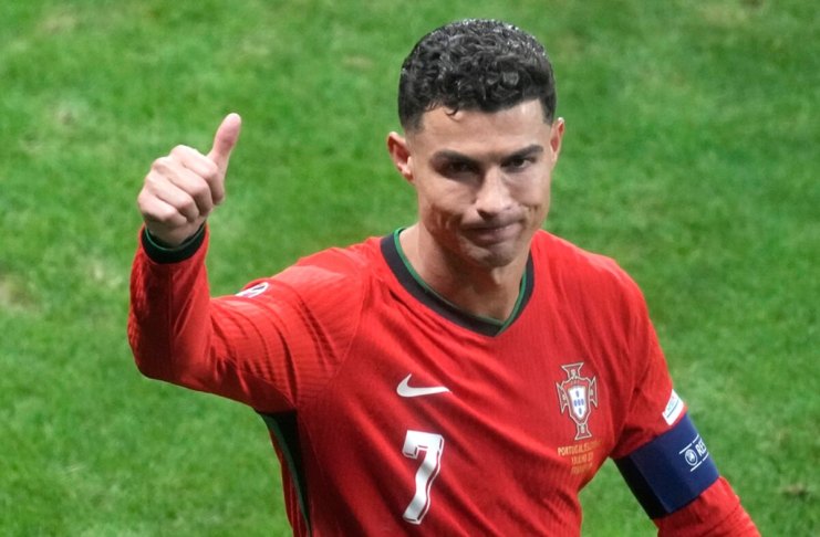 El portugués Cristiano Ronaldo después de la victoria contra Eslovenia durante un partido de octavos de final entre Portugal y Eslovenia en la Euro 2024 en Frankfurt, Alemania, el lunes 1 de julio de 2024. (AP Foto/Michael Probst)