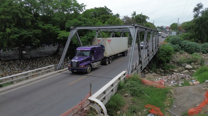 El CIV también ha desembolsado millonarios recursos para la rehabilitación de puentes. Foto: La Hora / José Orozco. 