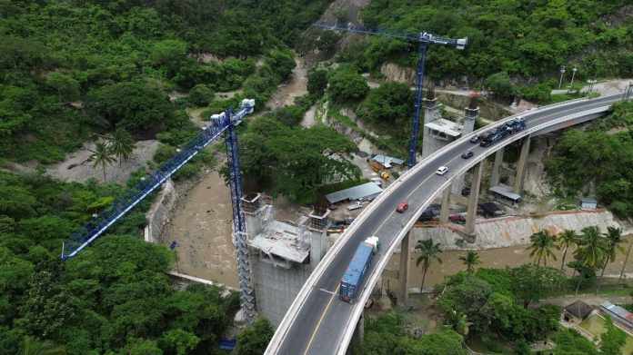 El puente paralelo al Corozal, en el km 29 de la ruta al Atlántico, debe estar terminado en menos de seis meses. Foto: La Hora / José Orozco.