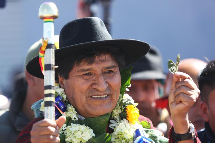 El expresidente de Bolivia Evo Morales participa en un evento este viernes, en El Alto (Bolivia). EFE/ Luis Gandarillas