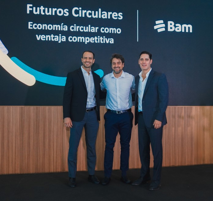 Foto cortesía Bam de izquierda a derecha:-Michael Saborío, Vicepresidente de Banca de Empresas Bam
-Joaquín Caraballo Rivas, CEO de Waste to Worth
-Federico Bolaños Coloma, Gerente General y Director Ejecutivo de Bam. 