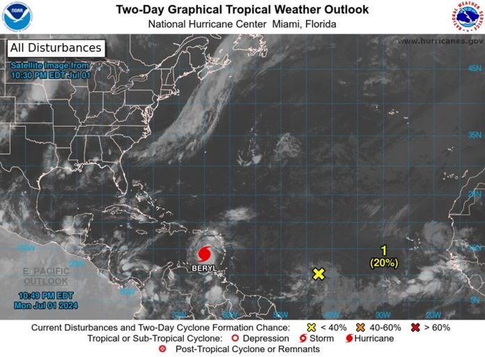 Análisis del desarrollo y movimiento del huracán Beryl. Foto: NOAA