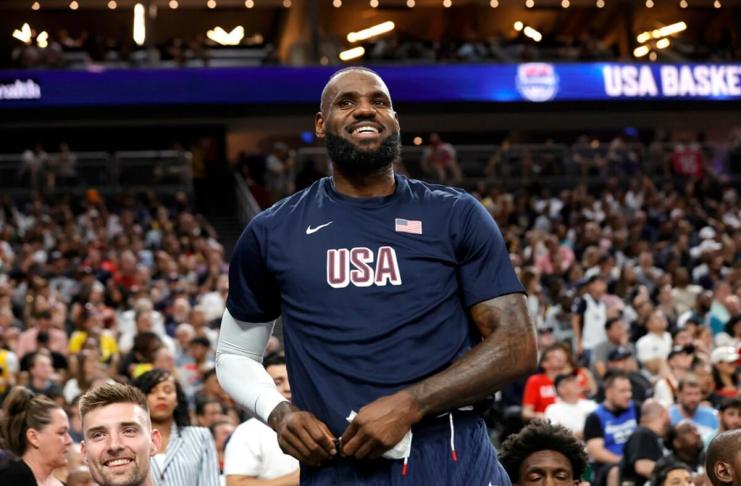 Philadelphia 76ers, el destino elegido por LeBron James para su nuevo desafío El delantero estadounidense LeBron James durante el fogueo contra Canadá previo al baloncesto de los Juegos Olímpicos, el miércoles 10 de julio de 2024, en Las Vegas. (AP Foto/Steve Marcus)