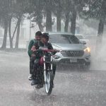 Efecto aquaplaning y spray: Los principales riesgos al conducir en época de lluvia y cómo reducirlos