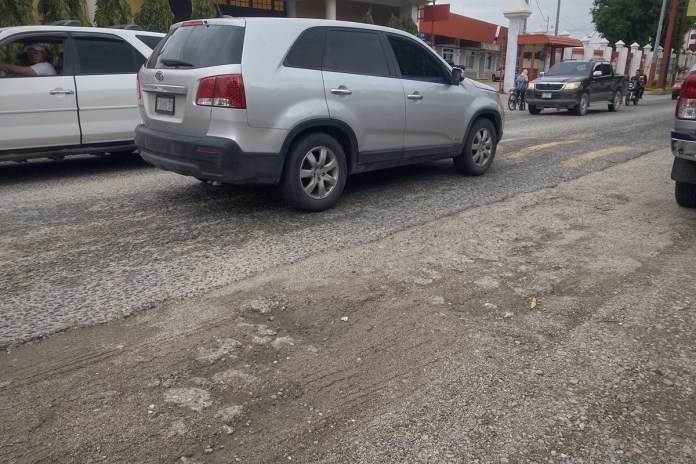 Algunas carreteras de Zacapa que se incluyeron en el Decreto 21-2022 no fueron finalizadas. Foto: La Hora, José Orozco. 