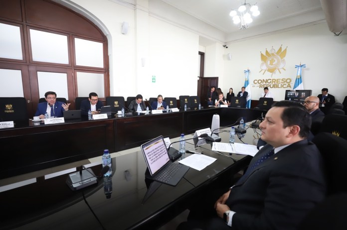 La comisión de Finanzas iniciará a firmar el dictamen a la iniciativa de ley para ampliar el presupuesto al gobierno de Semilla. Foto: Congreso