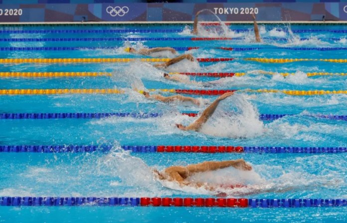 Relevos masculinos de 4x100m combinado de natación en los Juegos Olímpicos 2020 de Tokio (Japón). EFE/ Fernando Bizerra