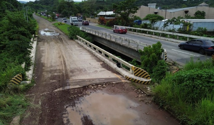 Un proyecto a medias en carretera a El Salvador, en El Cerinal, Barberena, Santa Rosa. Foto: La Hora / José Orozco.
