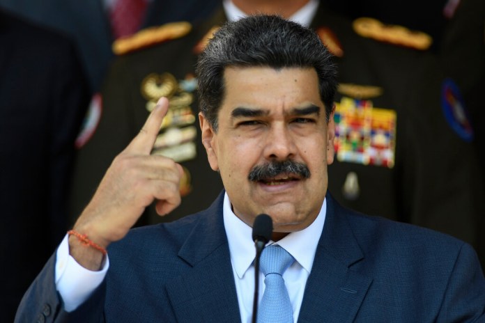 En esta fotografía del 12 de marzo de 2020 el presidente venezolano Nicolás Maduro da una conferencia de prensa en el palacio presidencial de Miraflores, en Caracas, Venezuela. (AP Foto/Matias Delacroix, Archivo)