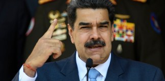 En esta fotografía del 12 de marzo de 2020 el presidente venezolano Nicolás Maduro da una conferencia de prensa en el palacio presidencial de Miraflores, en Caracas, Venezuela. (AP Foto/Matias Delacroix, Archivo)