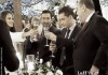 Jairo Ponce, Miguel Martínez y Alejandro Giammattei, durante un brindis en una boda. Foto Plaza Pública / Redes Sociales - Diseño La Hora / Roberto Altán