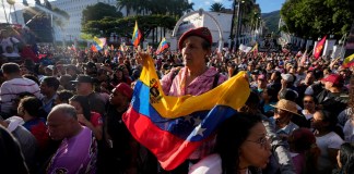 Partidarios del gobierno se manifiestan en defensa de la reelección del presidente Nicolás Maduro en Caracas, Venezuela, el martes 30 de julio de 2024. (Foto AP/Fernando Vergara)