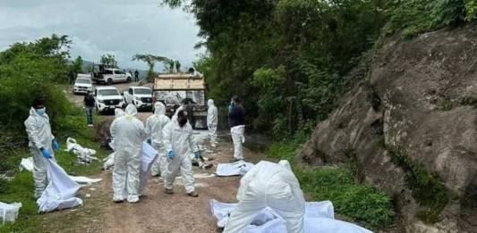 Autoridades mexicanas encontraron 19 cuerpos sin vida en un camino de terracería del estado de Chiapas. Foto: Voces de Soconusco Noticias