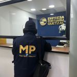 Una fiscal del MP llegó a las oficinas centrales de la EPQ a solicitar información. Foto: MP.