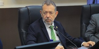 "Félix Alvarado , ministro de comunicaciones infraestructura y vivienda MICIVI", Foto: José Orozco / La Hora.