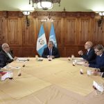 El presidente de Guatemala, Bernardo Arévalo, se reunió este 16 de julio con el Alto Comisionado de Derechos Humanos de la ONU, Volker Türk, quien permanecerá en el país durante tres días. FOTO: Minex. La Hora