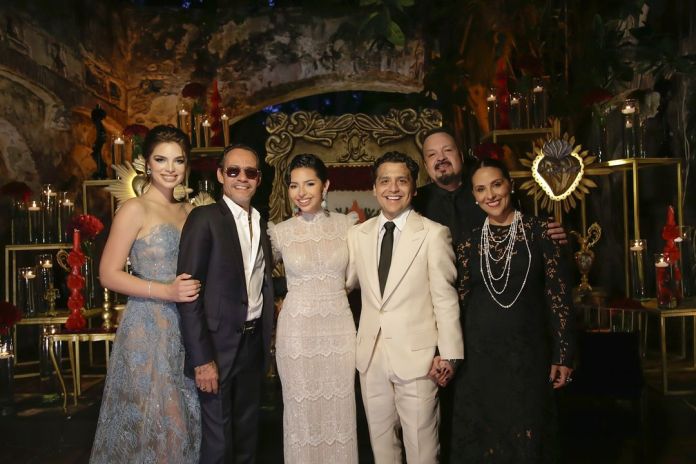 Boda entre Christian Nodal y Ángela Aguilar, publicada por Pepe Aguilar, en compañía de Marc Anthony y Nadia Ferreira. Foto: Instagram Pepe Aguilar