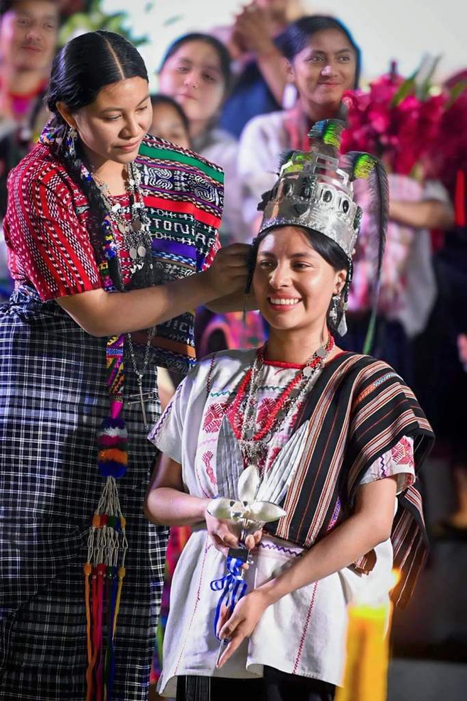 La joven de 21 años que representará a las mujeres indígenas, estudia Relaciones Internacionales, y cursa el sexto semestre. Foto redes sociales. 