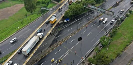 Intersección entre la CA9 sur e ingreso a Villa Nueva. En el sur de la metrópoli se han reportado retumbos. En el invierno del año pasado quedó demostrada la vulnerabilidad de las carreteras en esa área. Foto La Hora / Municipalidad de Villa Nueva.