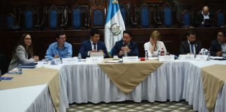 El diputado Raúl Barrera se reunió con la comisión legislativa Del Menor y la Familia para anunciar la presentación de reformas al Código Penal. Foto: Fabricio Alonzo