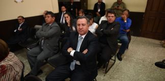 Ex diputado Luis Fernando Pérez y otros sindicados esperan resolver su situación judicial. Foto: Fabricio Alonzo
