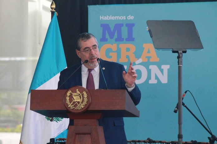 Bernardo Arévalo, presidente de Guatemala, en la inauguración de la 21 edición de la Feria Internacional del Libro en Guatemala (Filgua 2024). Foto: José Orozco
