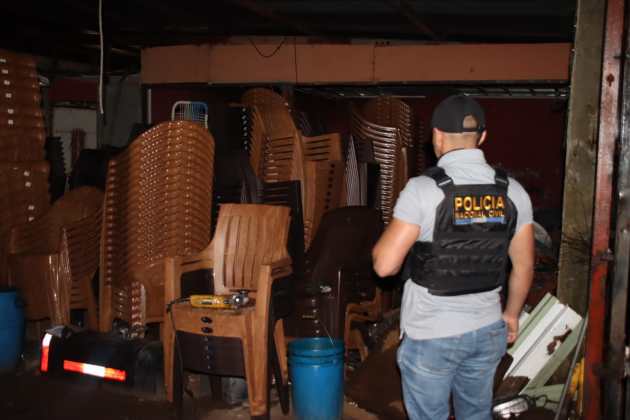 Cargamento de silla plásticas que habían sido robadas fueron localizadas durante allanamiento en un predio ubicado en Ciudad Quetzal, San Juan Sacatepéquez. Foto: PNC
