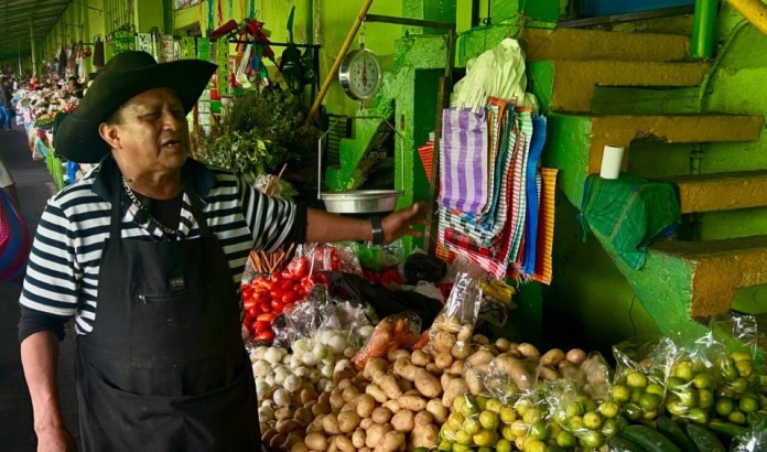 Guatemaltecos reportan alza en algunos productos, principalmente verduras como tomate y otros.