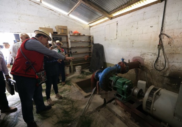 El presidente Arévalo visitó las instalaciones de producción del proyecto. Foto: AGN