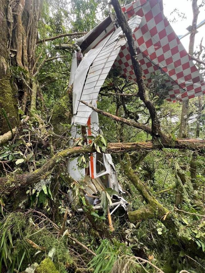 La aeronave se destruyó al caer en la barranca ubicada en el volcán de Agua.Foto: CVB
