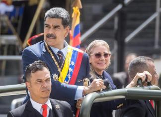 Fotografía de archivo del presidente de Venezuela, Nicolás Maduro (c), quien participa en la conmemoración de la Declaración de Independencia este viernes, en Caracas (Venezuela). EFE/ Miguel Gutierrez