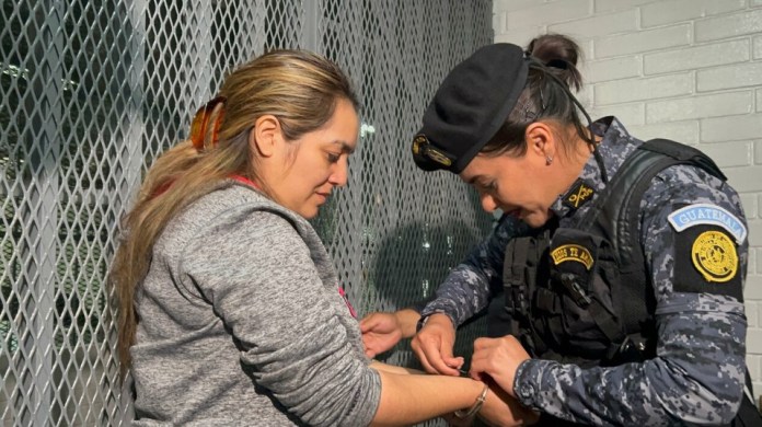 Cindy Barrios deberá seguir siendo investigada por una posible vinculación a la desaparición de Floridalma Roque. Foto: Daniel Ramírez