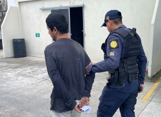 "PNC captura a Hondureño por golpear a niño de cuatro de años que lo denunció por intento de robo de helados" Foto: PNC / La Hora.