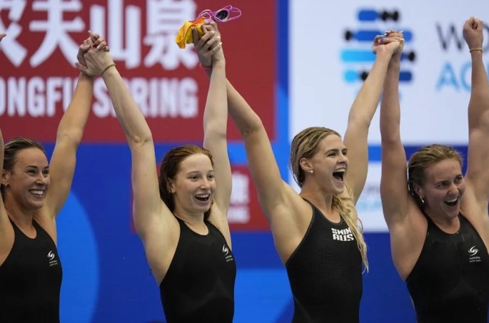 Integrantes del equipo australiano en los mundiales de natación de Fukuoka (Japón), en 2023. EFE/EPA/FRANCK ROBICHON