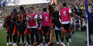 Daniel Muñoz, defensor de Colombia, reacciona tras anotar durante la Copa América 2024. EFE/EPA/JUAN G. MABANGLO